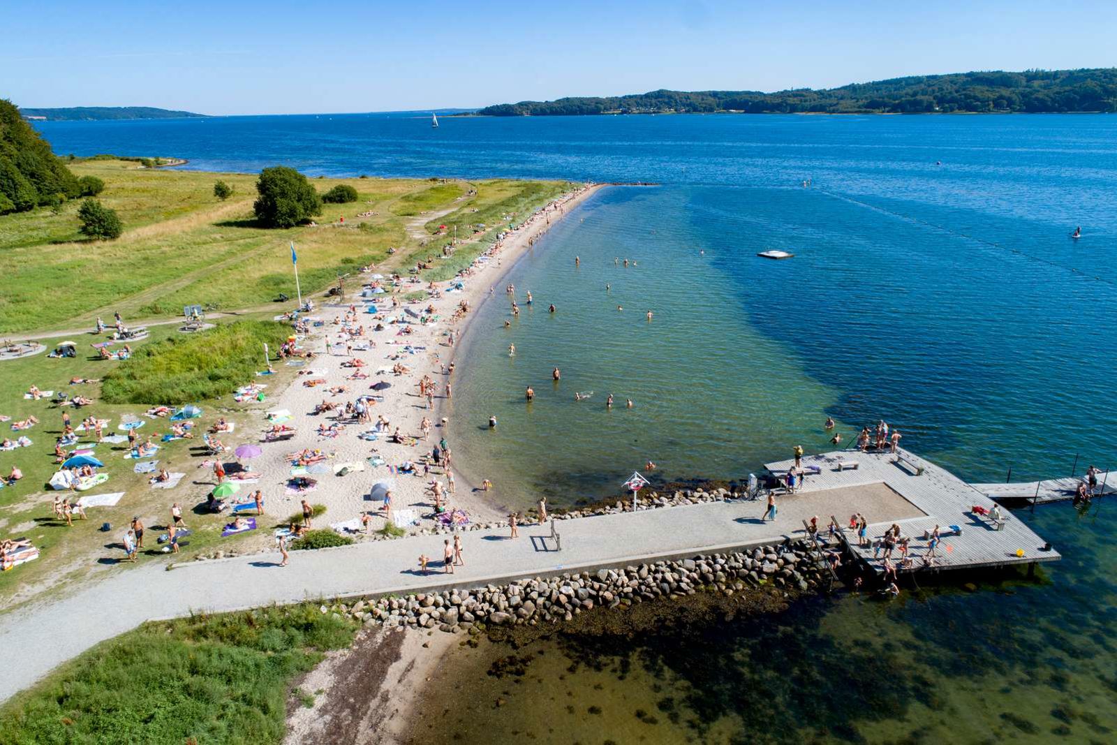 Tirsbæk Strand set fra oven