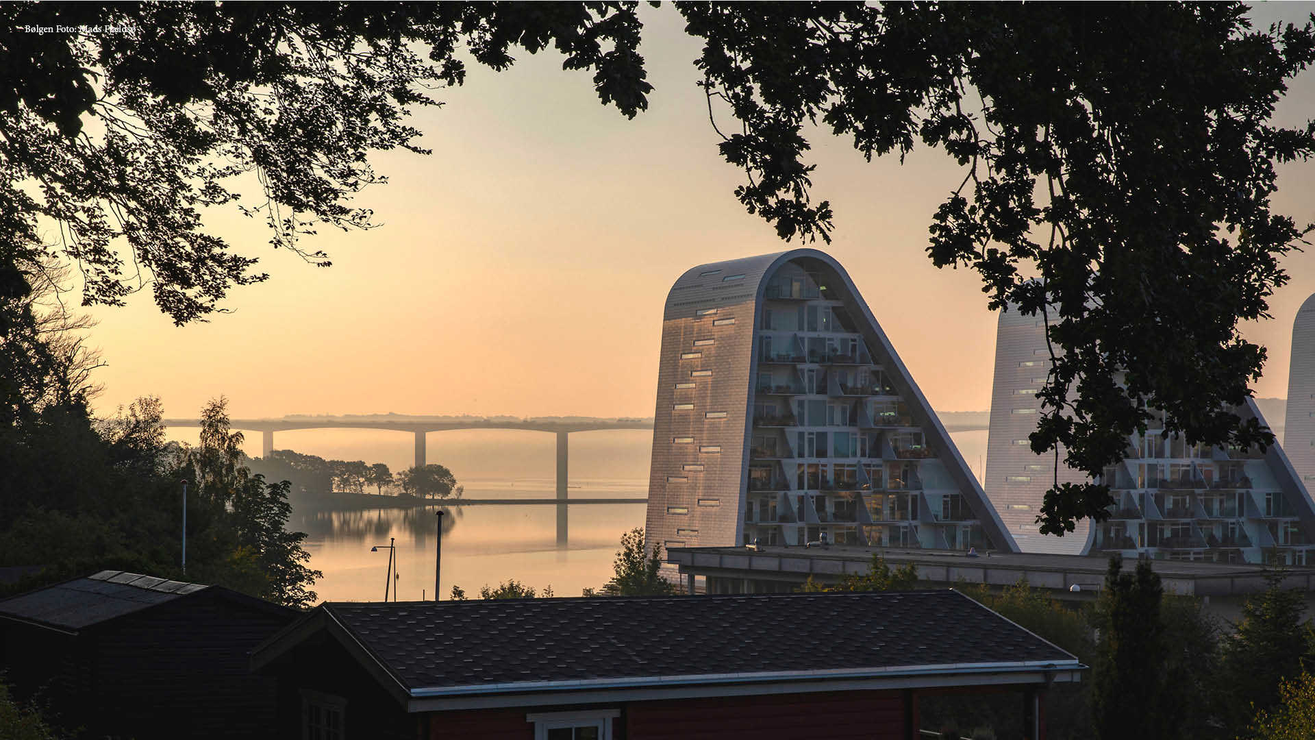 Vejle Fjordbroen og Bølgen